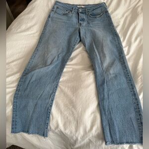 Levi’s size 30 wedgie straight leg jeans - light wash, frayed hem